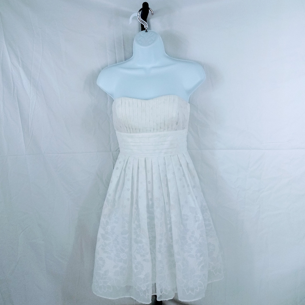 B. Darlin White Strapless Sweetheart Dress